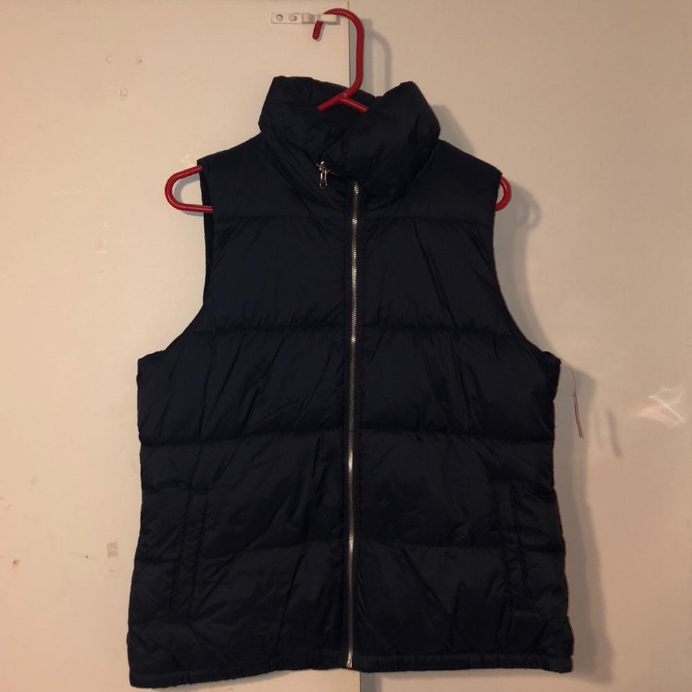 Black Old Navy Puffer Vest